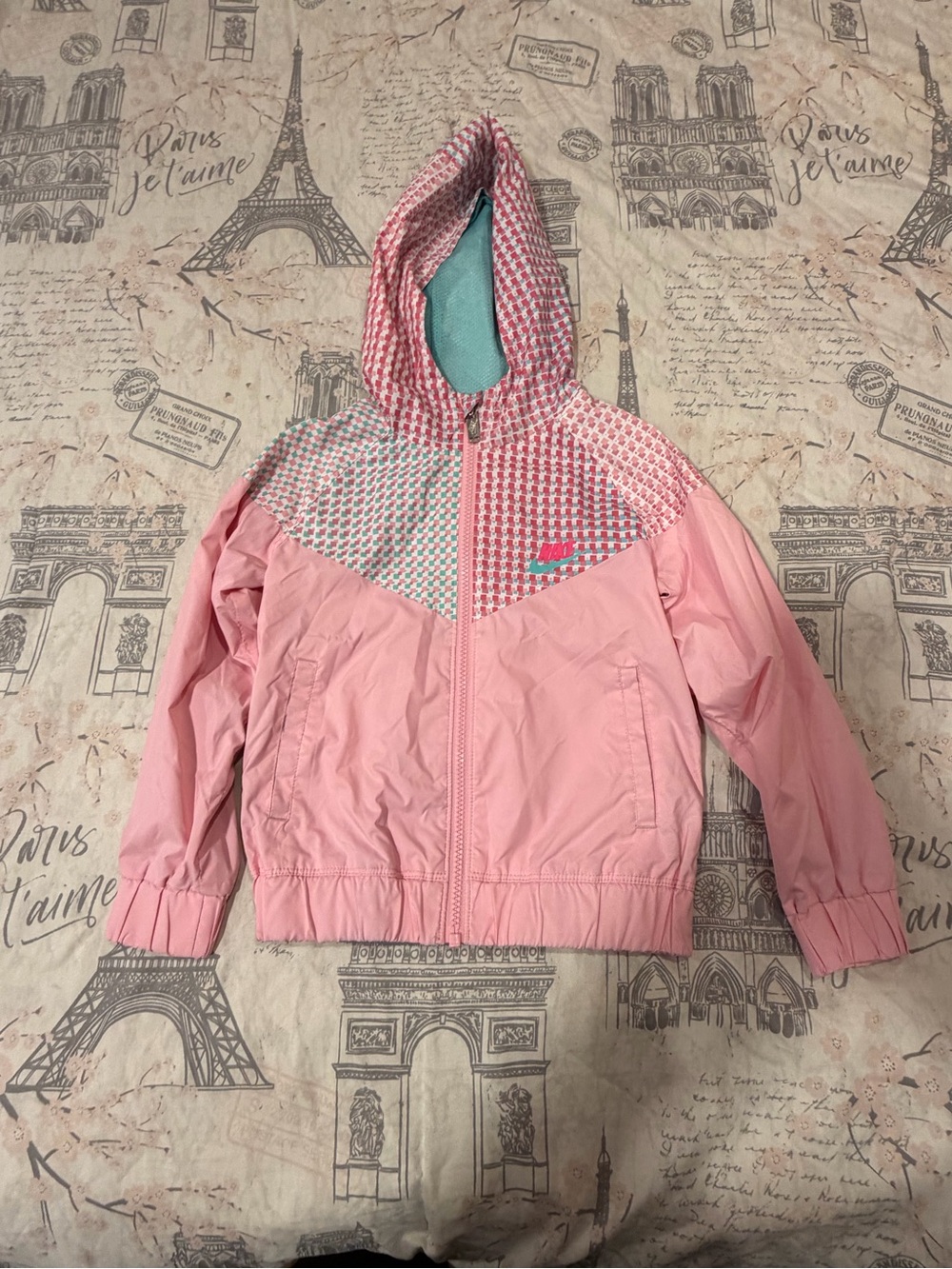 Nike Kids Pink Hooded Raincoat/Windbreaker Jacket with Chevron Print size 4-5